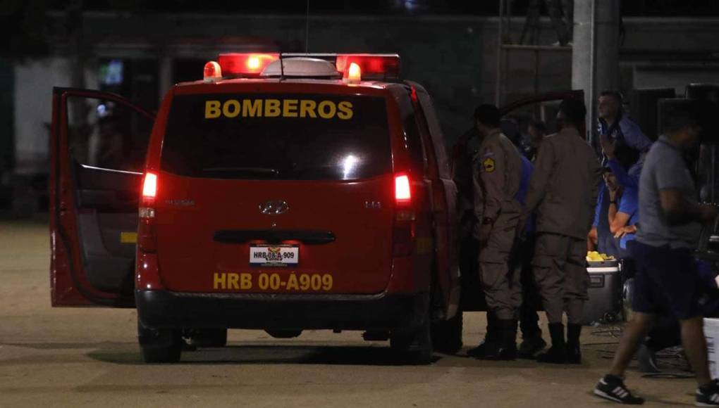 Carlos Argueta fue trasladado de urgencias a una clínica después de la fuerte patada que recibió en el rostro.