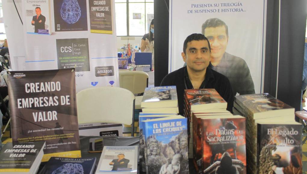 Eduardo Dubón Fernández es otro de los escritores que se hizo presente en la Feria.