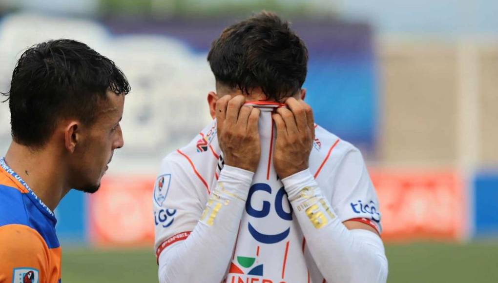 Clever Portillo no pudo contener el llanto tras el descenso del Vida.