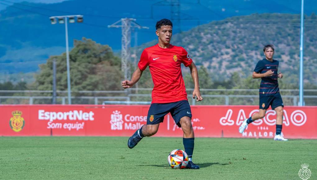 Yahir Antúnez, joven sampedrano de 20 años, juega para el Mallorca B, juega como defensor central y en la presente campaña cuenta con 11 partidos en la tercera división de España.