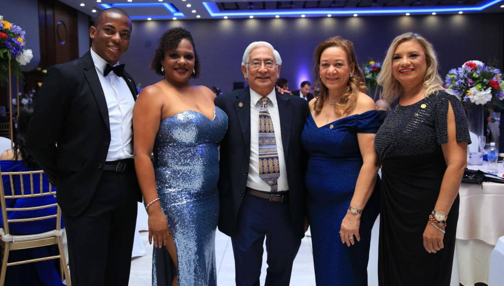 Jason Pascual, Tiffany Wagner, Marcelo y María Coyi; María Price