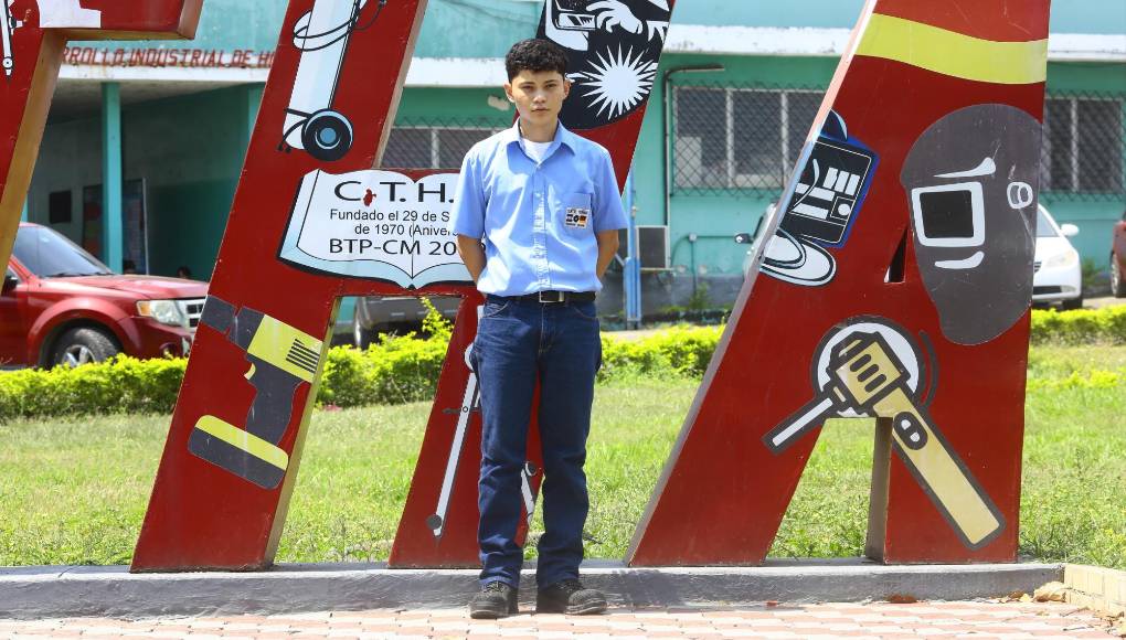 Detalló que su talento lo seguirá puliendo con disciplina. Su materia favorita es Fisica Elemental.