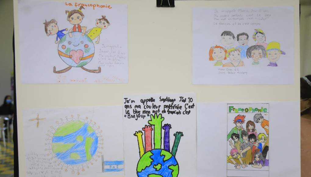 Otros artes exhibidos en la exposición ‘La francophonie en couleurs’.