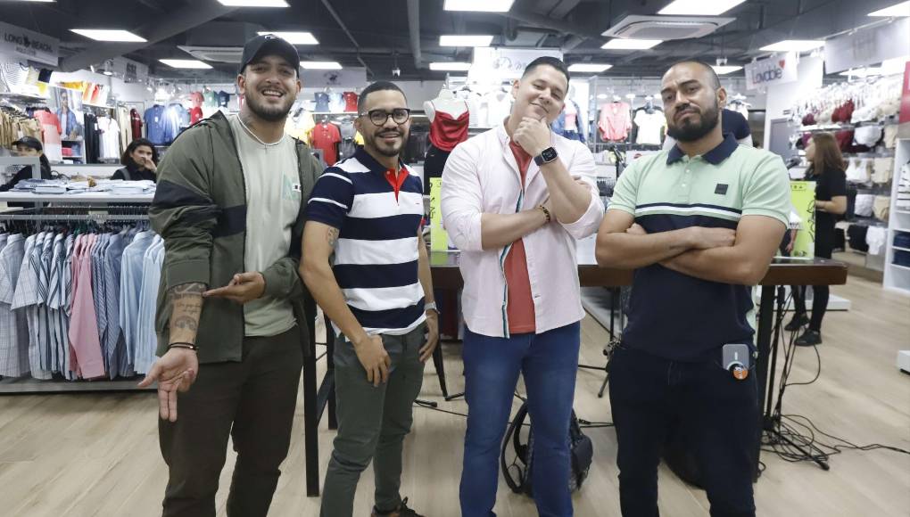 La primera boutique multimarca La Riviera abre sus puertas en el City Mall de San Pedro Sula, con un entretenido y dinámico evento en el que los Hijos del Morazán brindaron un programa especial desde el mencionado lugar. Decenas de personas llegaron al lugar para degustar del show y apreciar las prendas que aquí se venden. También miembros del equipo de Pacer y del City Mall estuvieron presentes. 