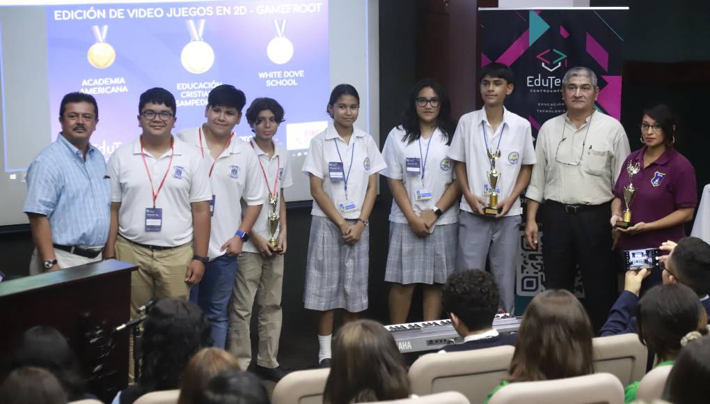 La segunda categoría fue la de Videojuegos en 2D, diseñada para estudiantes de séptimo grado. El tercer lugar fue para la Academia Americana, el segundo para White Dove School y el primero para la escuela bilingüe Educación Cristiana Sampedrana.