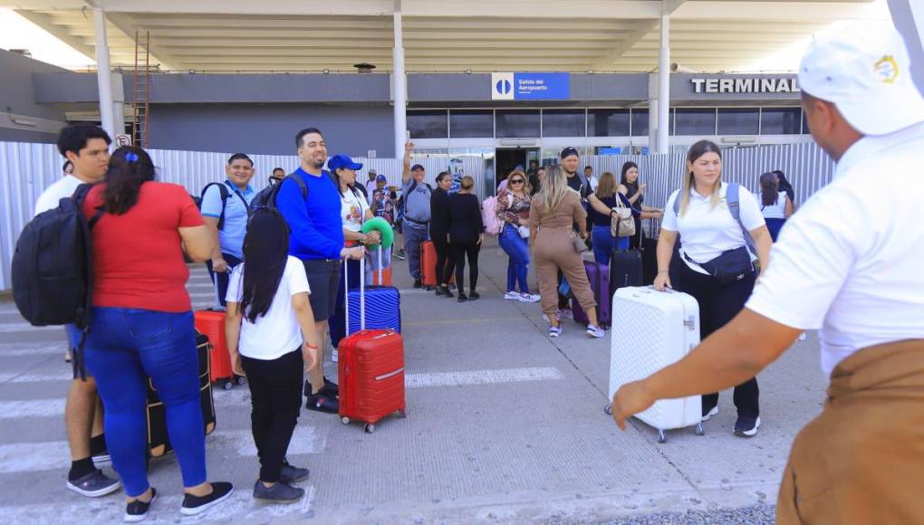 Un promedio de tres mil viajeros al día recibe el aeropuerto Villeda Morales, uno de los más activos del país.