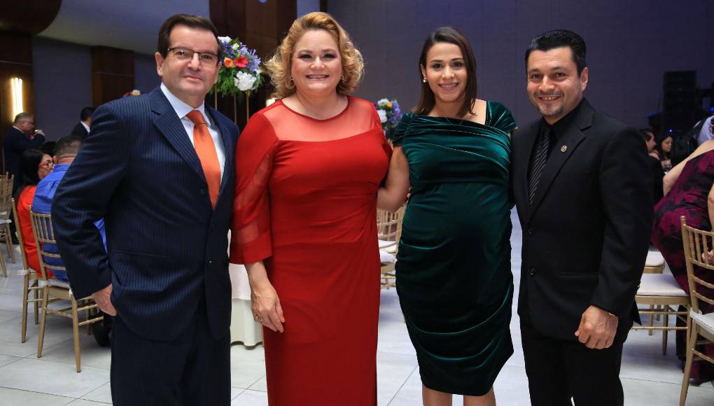 Rubén y Ana Cecilia Wolozny junto a Rocío y Álex Erazo