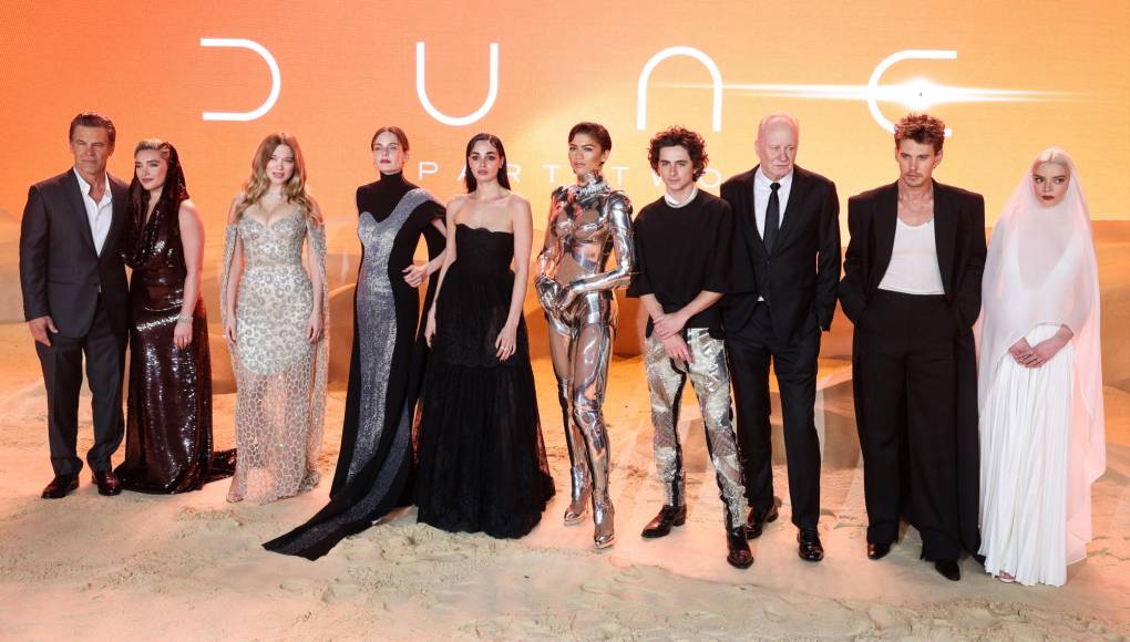 El elenco de “Dune 2”: Josh Brolin, Florence Pugh, Lea Seydoux, Rebecca Ferguson, Souheila Yacoub, Zendaya, Timothee Chalamet, Stellan, Austin Butler y Anya Taylor-Joy posan en el estreno mundial del filme. 