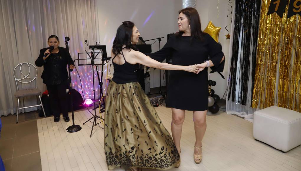 “La juventud es solo un reflejo del alma”, así tal cual lo reflejaron las ex compañeras de la promoción de 1982. 