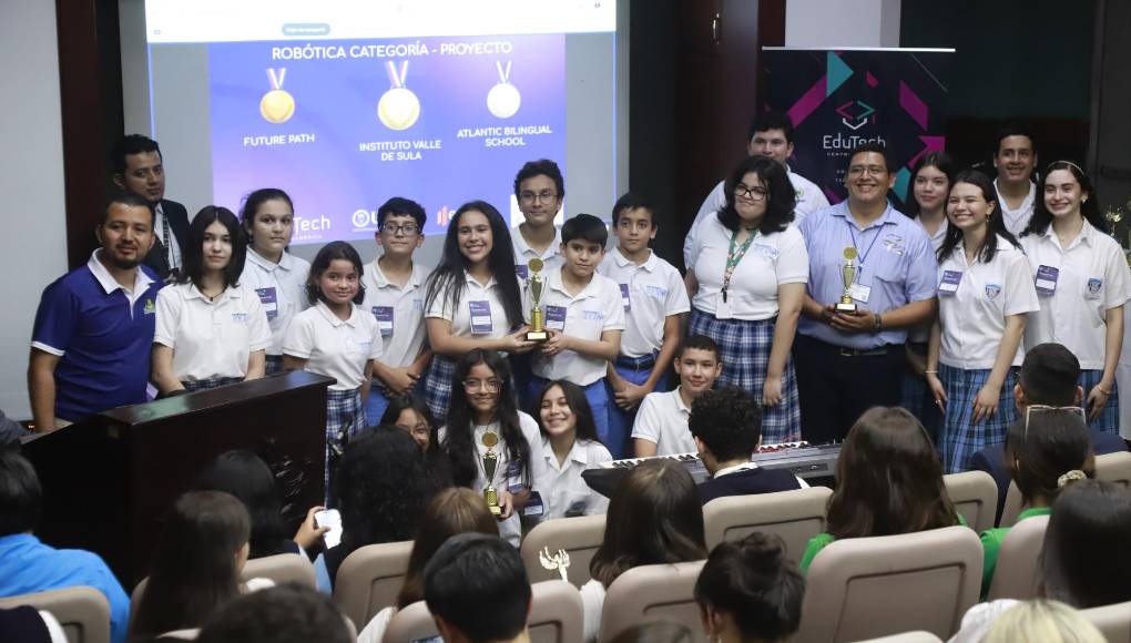 Mientras que en la categoría de Proyectos, en la que participaron 14 instituciones, el primer lugar fue para el Instituto Valle de Sula, seguidos de Atlantic Bilingual School y Future Path. 