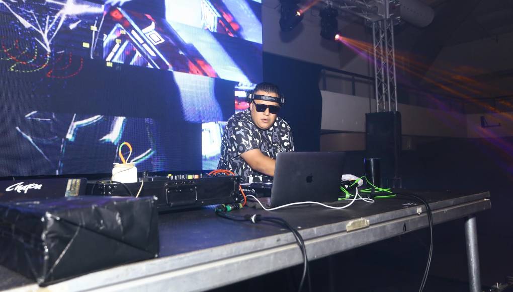 Bishop dj fue uno de los que brindó espectáculo y entretenimiento a los asistentes. 
