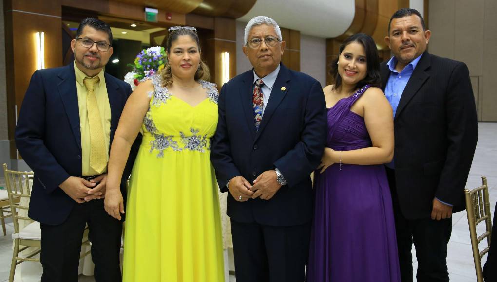 Melvin Tejada, Lorena Rivera, Manuel Antonio Borjes, Vanessa Castillo y Alex Molina