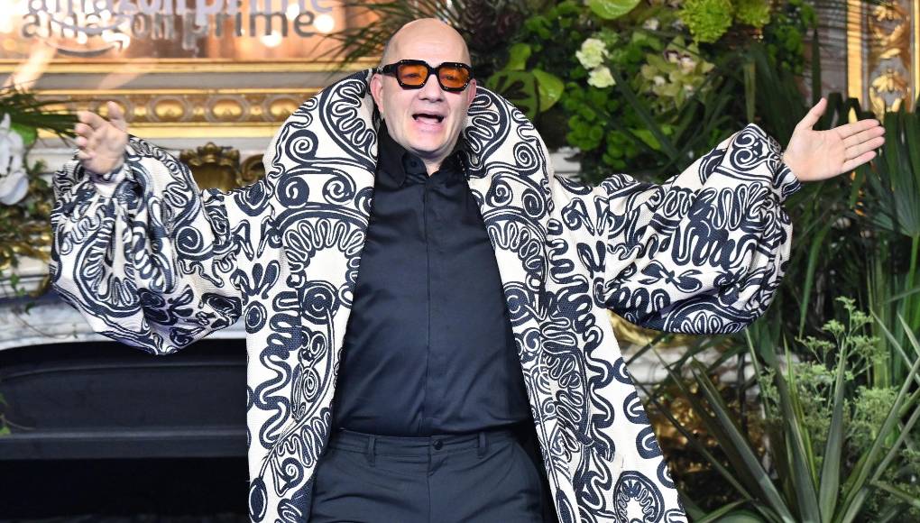 El actor Julián Arango que interpreta a Hugo Lombardi en la popular novela, fue el encargado de presentar la colección. 