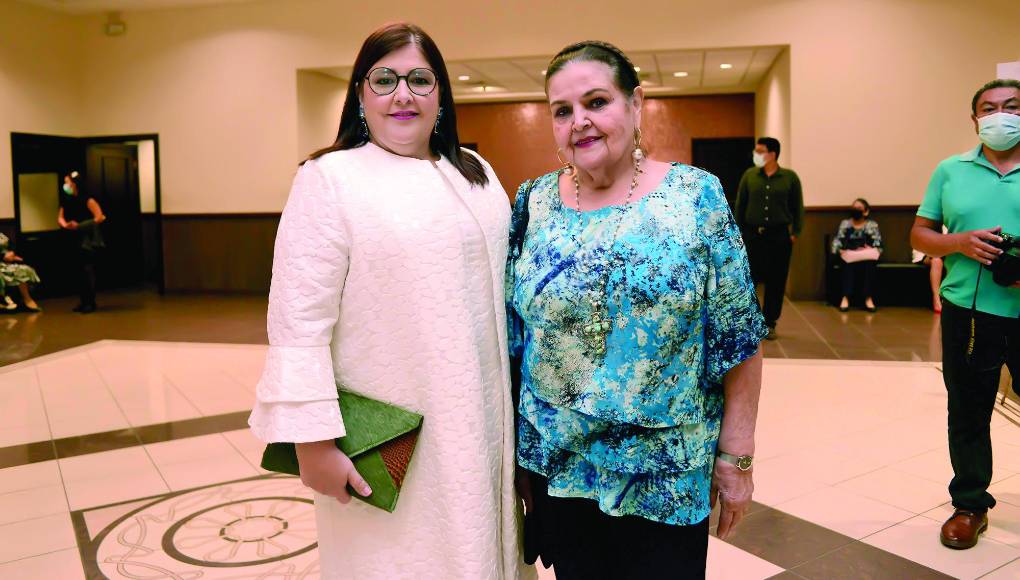 Mariela de Illescas y Waldina de Fernández