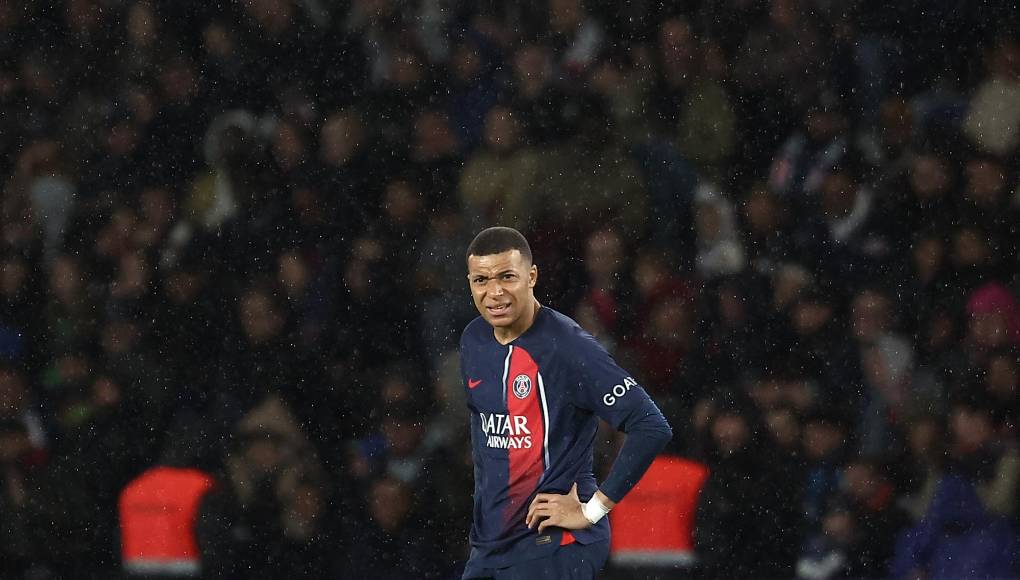 Todo parece indicar que Mbappé fichará por el Real Madrid, sin embargo medios españoles detallan que no se ha hecho oficial todavía porque tanto Madrid como PSG están vivos en la Champions.