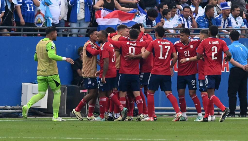 Costa Rica empató el partido tres minutos después por medio de Orlando Galo tras un error de Jonathan Rougier al rechazar mal un balón.