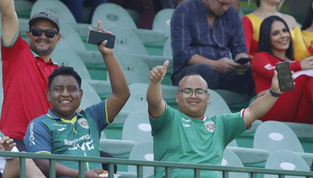 Los fanáticos de Marathón disfrutaron y se mostraron optimistas en la previa del encuentro. 