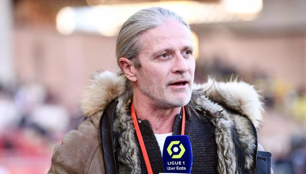 Emmanuel Petit hoy en día, a sus 53 años, se mantiene ligado al deporte como comentarista, con un perfil combativo.