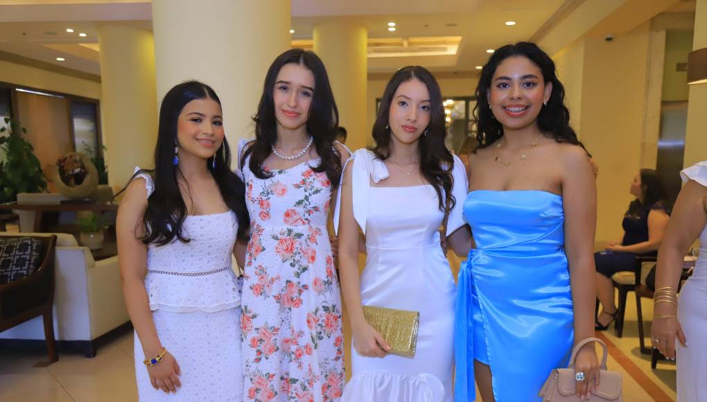 Valeria Sofía Guillén, Ana Coello, Diana Pineda y Abigail Torres