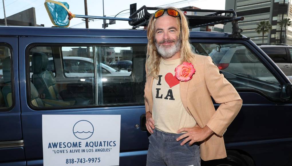 Sin embargo, fue su apariencia en la premier, el 24 de abril en el Vista Theatre de Los Ángeles, California, lo que realmente acaparó los titulares. Con un look desaliñado, muy alejado de su habitual elegancia en la alfombra roja, Pine demostró que no teme romper las convenciones. Aunque algunos críticos cuestionaron su elección de vestuario, muchos admiraron su audacia y autenticidad.