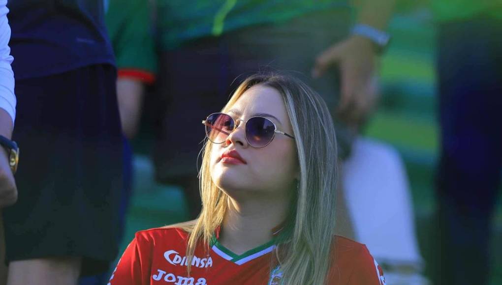 En el estadio Yankel Rosenthal las bellas aficionadas del Marathón disfrutaron de la goleada de su equipo contra el Vida.