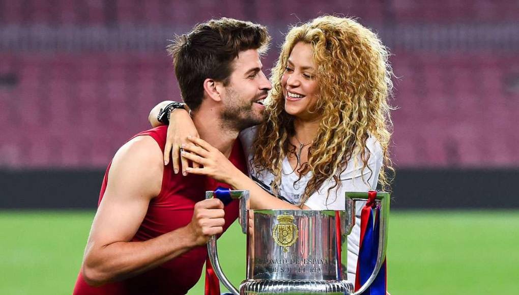 Julian es muy conocido en Estados Unidos y curiosamente tiene un perfil muy parecido al de la expareja de Shakira, Gerard Piqué, pues ambos son rubios, ojos claros, altos... Eso sí, el americano está bastante más musculoso que el ex defensa del FC Barcelona. Ambos tienen 37 años, mientras la artista cumplió 47.