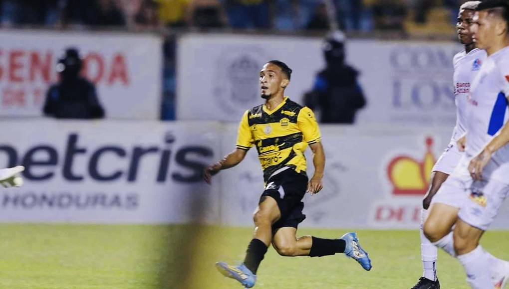 Real España buscará adquirir la ficha del brasileño Kennedy Rocha, quien pertenece al Herediano. Actualmente negocian para que continúe su préstamo.