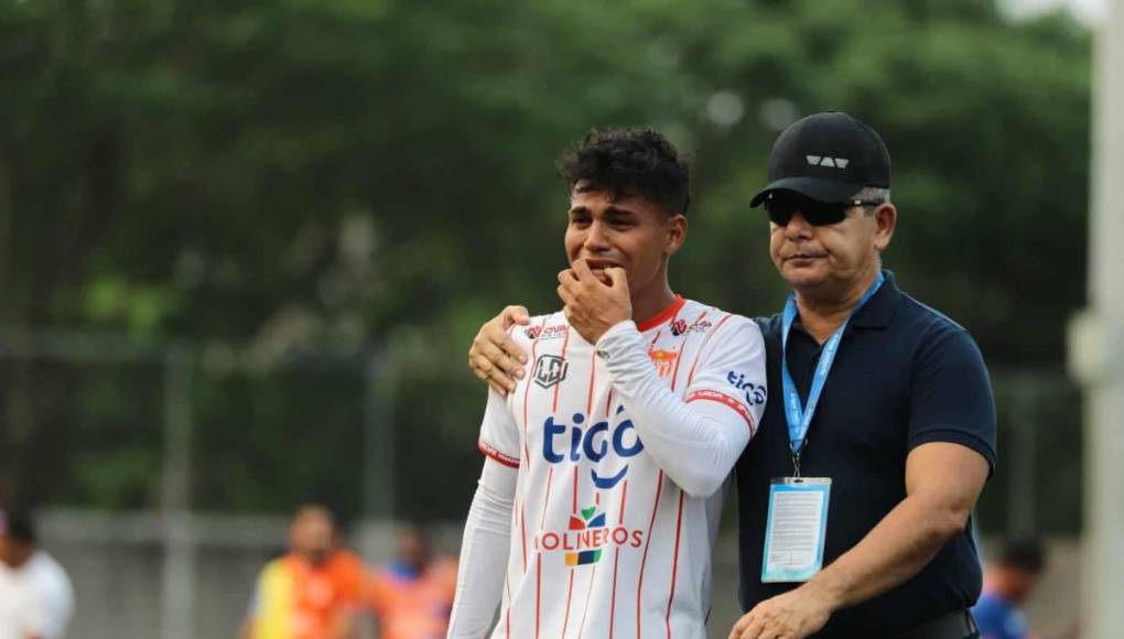 Los cocoteros llevaban una ventaja mínima ante los universitarios, que al final terminaron por remontar con un contundente 3-0 en casa.