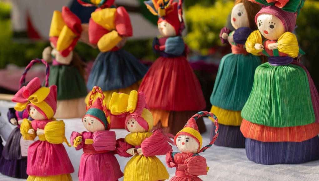 Para el cierre se realizará un desfile de carrozas con la Banda Marcial del Instituto Evangélico Bethel recorriendo las calles del Casco Histórico, un derby de gallos y un gran carnaval que prometen cerrar con broche de oro esta festividad tan esperada por los habitantes de Copán Ruinas y sus visitantes.