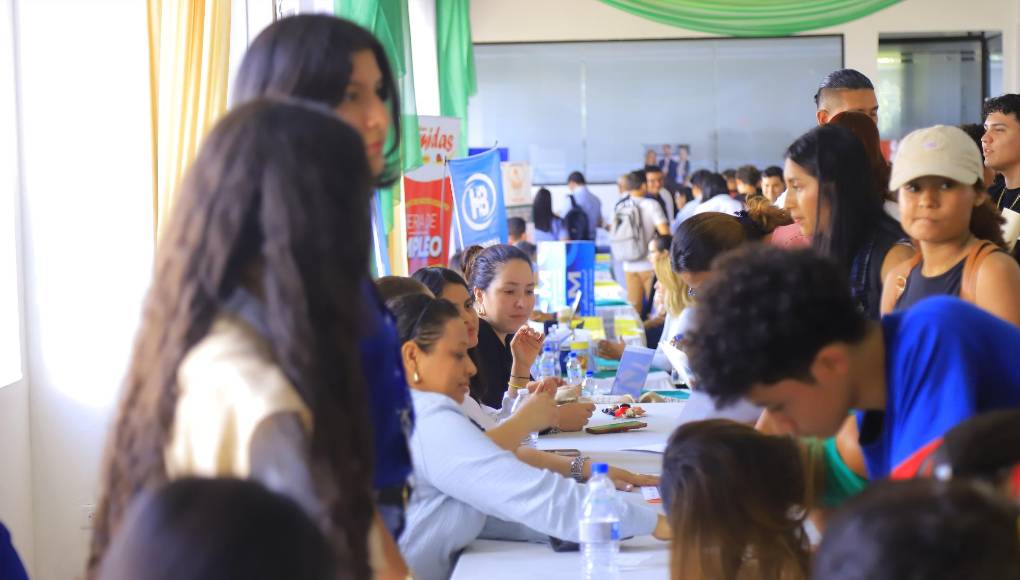 Una gran feria de empleo se realizó este martes 9 de abril en San Pedro Sula.