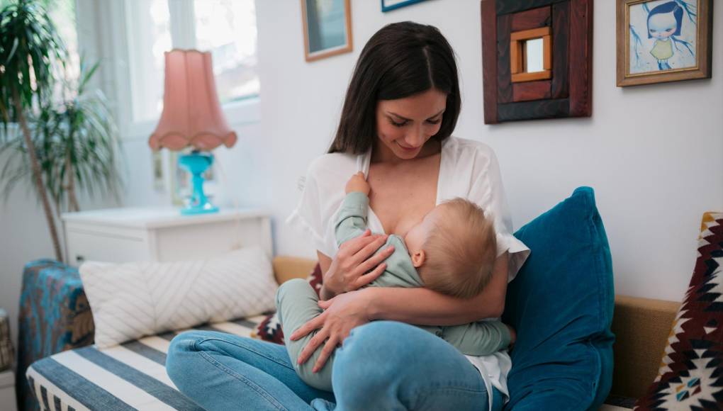 La lactancia materna es crucial en la defensa ante patógenos como covid