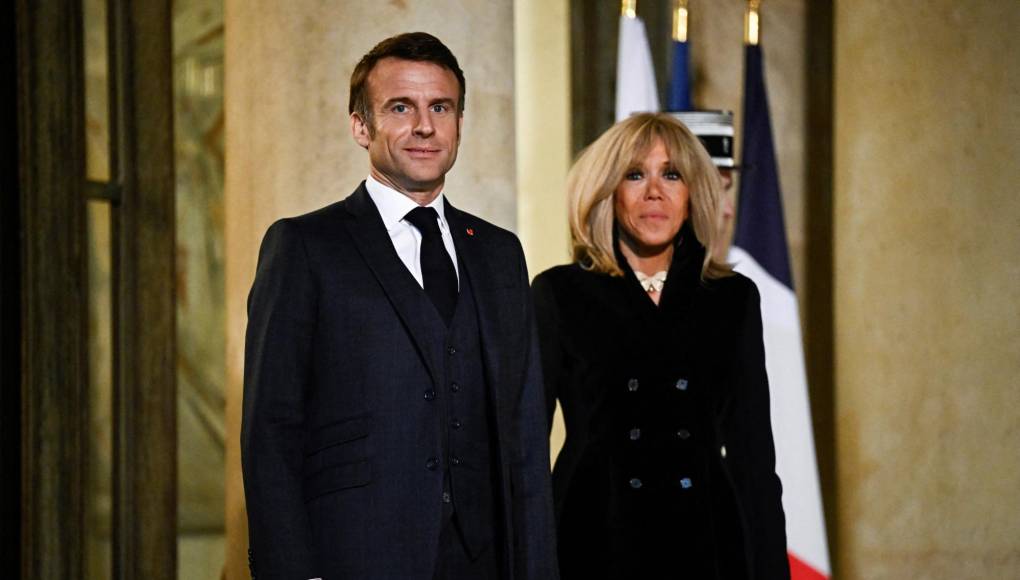 El presidente francés, Emmanuel Macron, denunció las “noticias falsas” que circulan en las redes sociales sobre su esposa <b>Brigitte</b>, presentada como una mujer transexual.