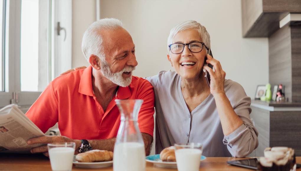 Tomar leche ayuda a tener huesos fuertes y prevenir la osteoporosis