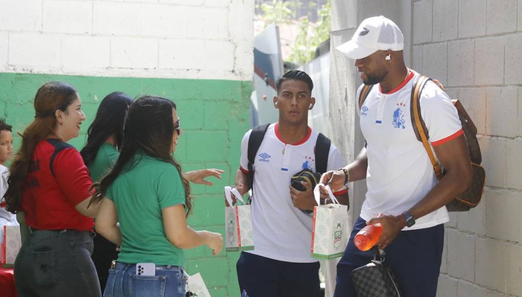 Los jugadores del Olimpia también recibieron sus regalitos adentro de una bolsita.