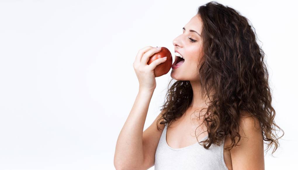 ¿Qué pasa si come una manzana en ayunas todos los días?