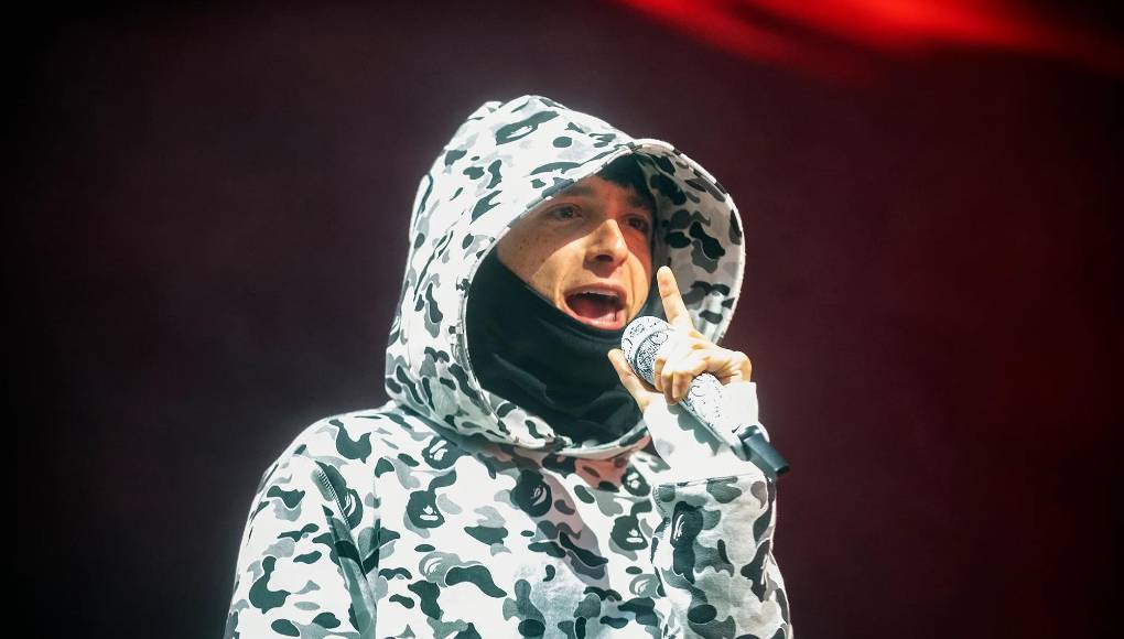 Tras semanas de sonados debates en medios sobre la romantización de la cultura del narcotráfico a través de artistas como Peso Pluma, los sudamericanos se encontrarían “agradecidos” con el artista por su decisión.