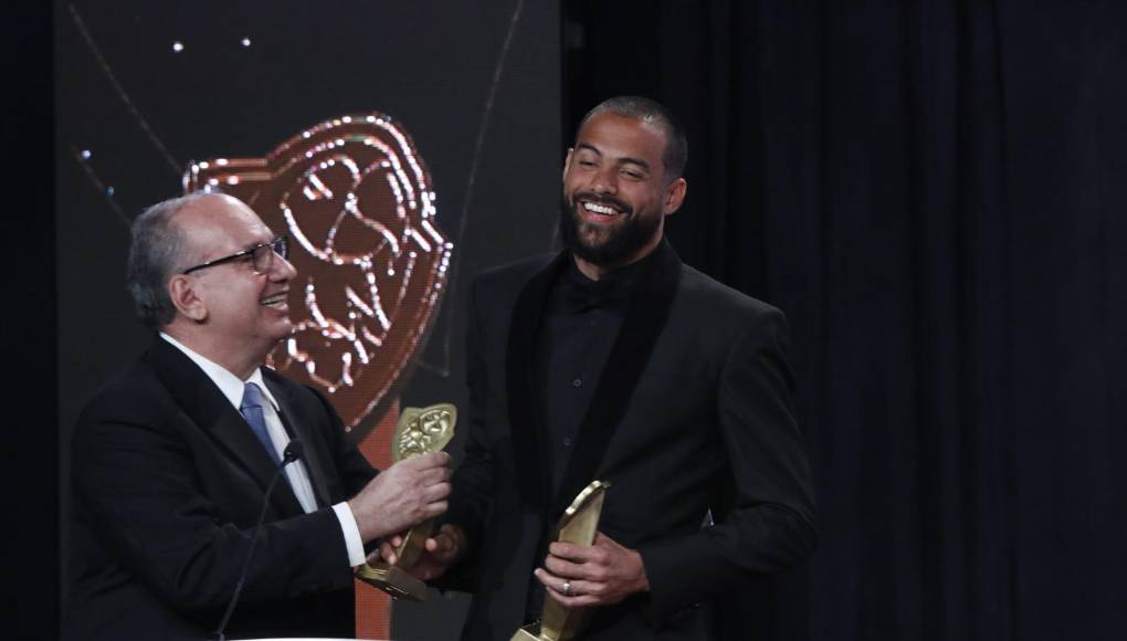 Asimismo, el guardameta de Olimpia se llevó el mismo galardón por el torneo Clausura 2022-2023.