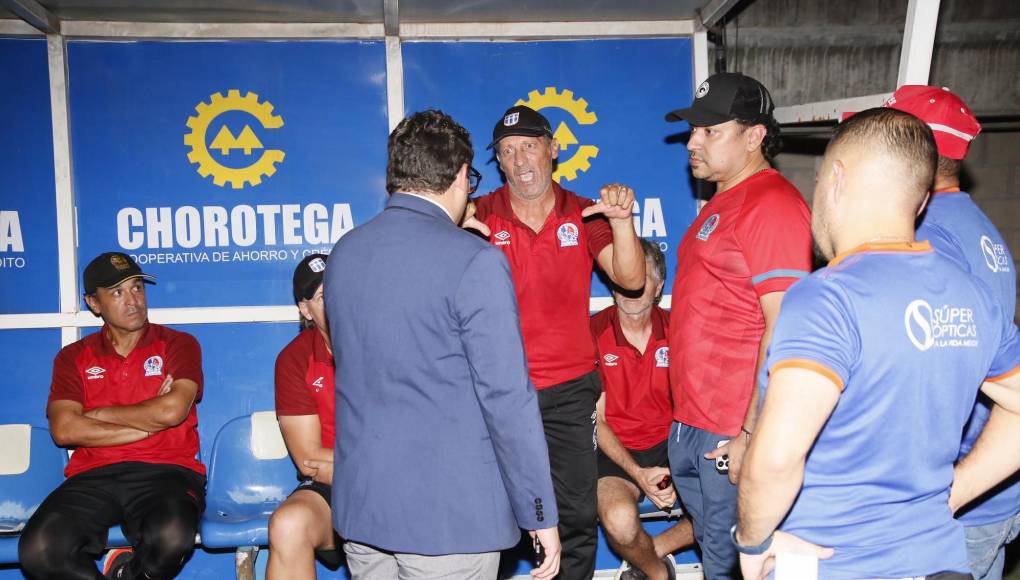 UPN venció 1-0 al Olimpia en un duelo que finalizó a los 84 minutos luego de que se fue el fluido eléctrico dentro del estadio Emilio Williams. Pedro Troglio y los albos señalaron que deseaban esperar que se reestableciera el servicio de energía eléctrica, pero los árbitros y comisarios dieron por finalizado el juego.