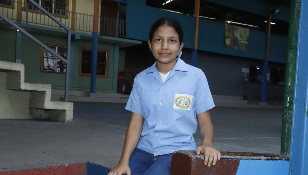 Ana Madrid contó que al egresar de esta instución se convertirá en una médico, ya que estudiará Medicina en la universidad, y lo hará con el enorme apoyo que recibe de sus padres quienes le han enseñado mucho de disciplina. 