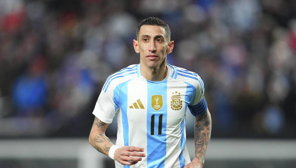 “Dile a tu hijo Ángel que a Rosario no vuelva más porque sino le cagamos matando un familiar. Ni Pullaro te va a salvar. Nosotros no tiramos papelitos. Plomo y muertos tiramos”, fue el mensaje que le dejaron al padre de Di María, según publica Infobae citando fuentes policiales.