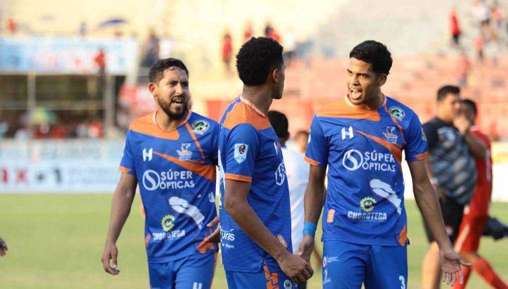Jugadores de la UPN discutieron luego del partido en el estadio Ceibeño.