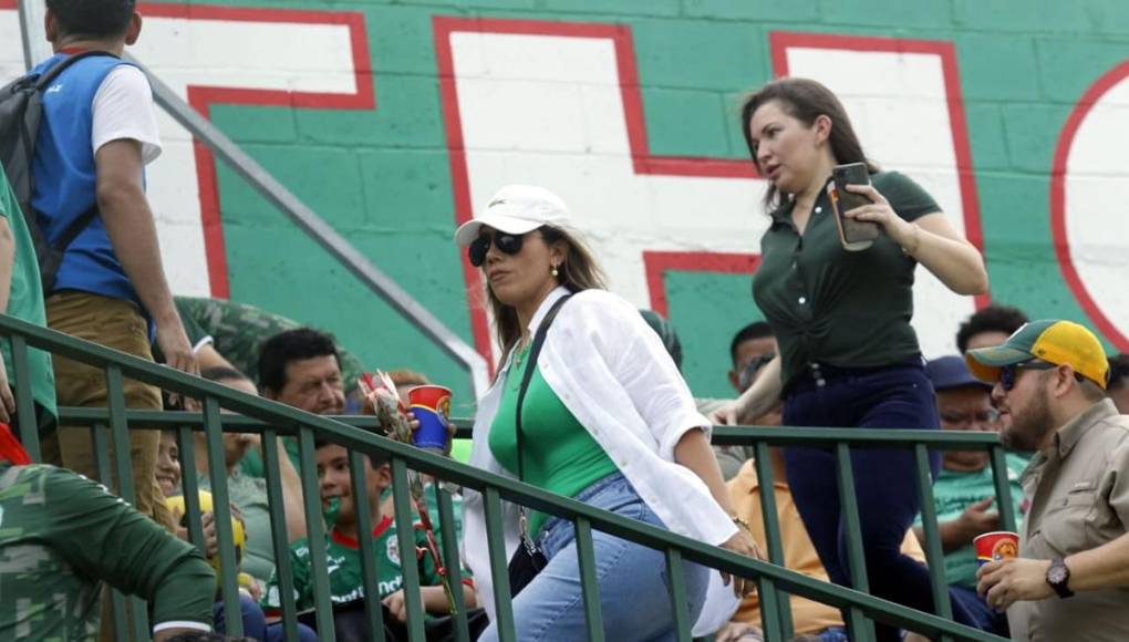 Bellas chicas y la fiesta del Yankel: ambientazo en el Marathón vs Génesis