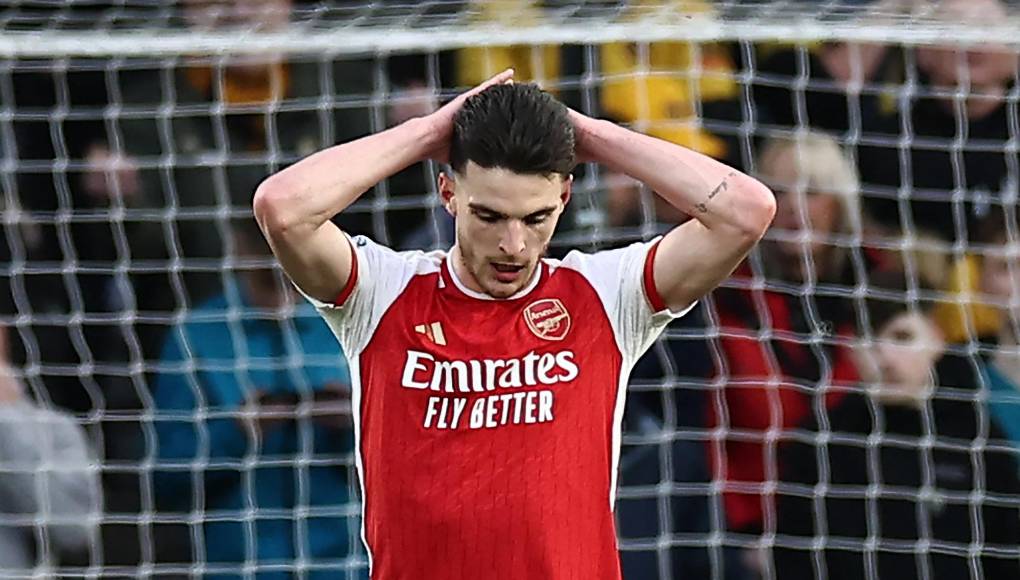 Sin embargo, hay unos que toman rumbos diferentes. En este caso se trata de Declan Rice, una de las figuras de la Premier League y su novia, ambos en el centro de los reflectores desde hace unos días.