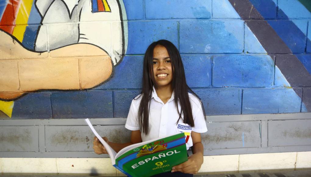 Cecilia Abigail Pérez Bardales es también una joven destacada en sus estudios en el Intae, con 14 años de edad ya cursa su noveno grado y tiene un índice del 99%.