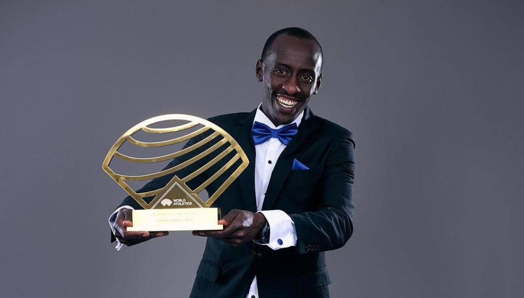 “Las muestras -puntualizó- se someterán a un análisis toxicológico completo para que podamos ver si hubo algo que pudiera haber contribuido a su muerte”.