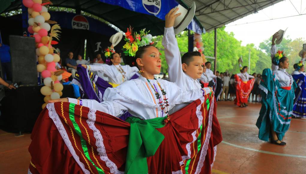 A un paso de su primer bicentenario, el José Trinidad Reyes (JTR) celebró su 98 aniversario de fundación. Presentaciones artísticas, juegos tradicionales, premiaciones, actividades deportivas y elecciones de madrina fueron parte de la gran celebración. 