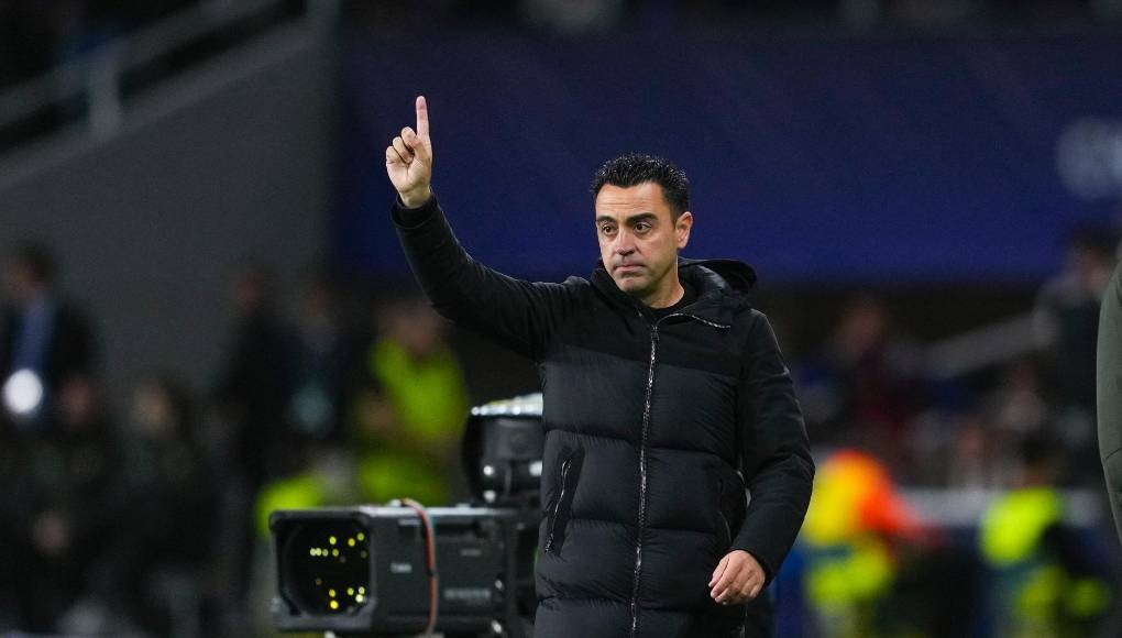 Xavi estalla contra el árbitro tras la eliminación de Barcelona a manos de PSG y confirma que se va: “Ha sido un desastre”.