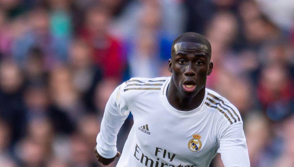 DEFENSAS: Mendy es otros de los convocados por el estratega italiano.