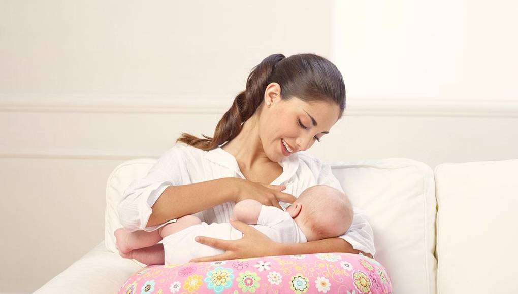 Cesárea y lactancia: ¿Cómo dar pecho sin dolor?