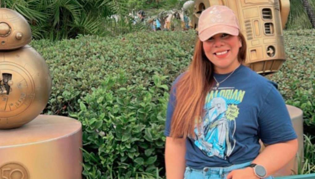 Según los documentos judiciales, Candelario le dijo a la Policía del condado de Cuyahoga que había dejado sola a la niña mientras se había ido de viaje.